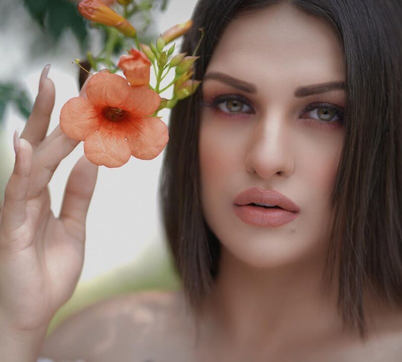 Bigg Boss 13 Contestant Himanshi Khurana Stunning Pictures 