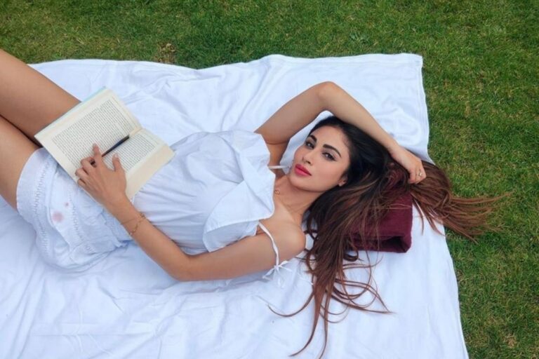 Mouni Roy Stunning Pictures