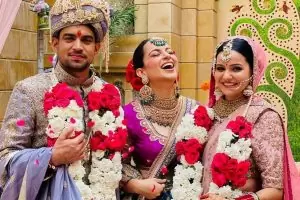 Read more about the article Kangana Ranaut Flaunts Peacock Style Gujrati Lehenga At Brother Wedding
