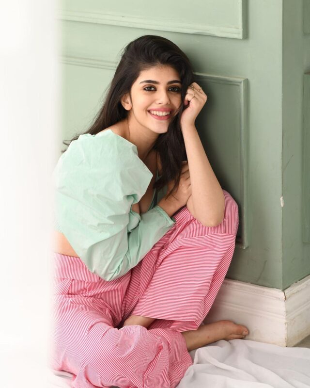 sanjana sanghi rockstar girl in pastel green top with pink pazama  images