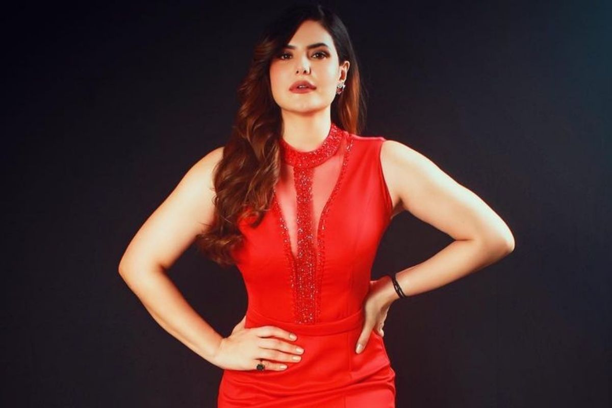 You are currently viewing Zareen Khan: Hottest Actress Resembles with the Rose in Red Gown