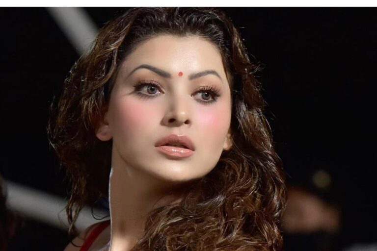Urvashi Rautela Breaking the Internet in Hot Red Saree