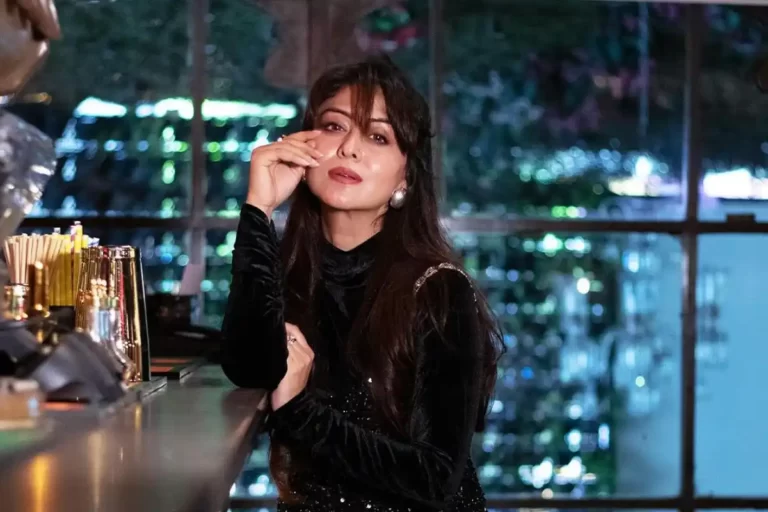Falaq Naaz looking elegant and stylish in a black long sleeves bodycon dress.